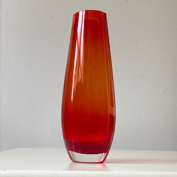Vintage Aseda Sweden Ombre Reg Orange Elegant Red Glass Bud Vase 6 3/4